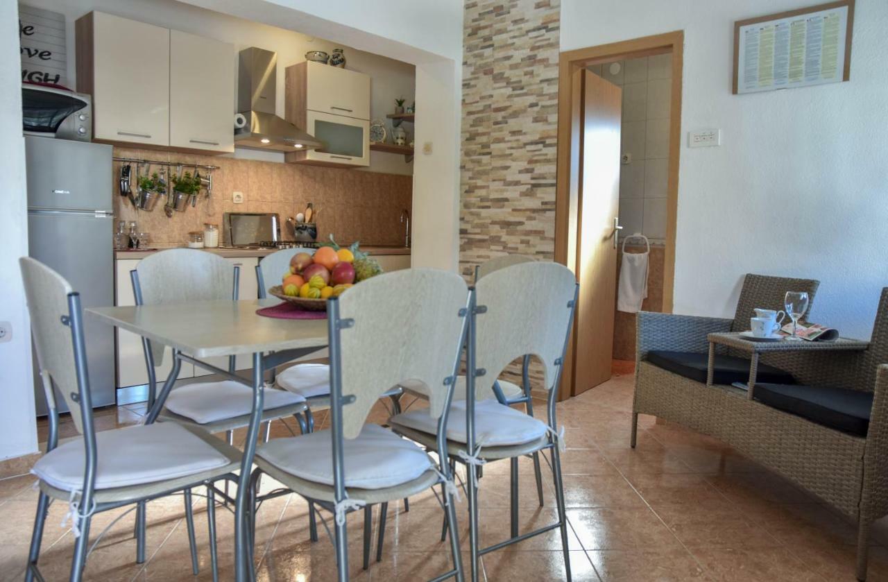 50 Meters From The Beach! Apartment Flower Kaštela Εξωτερικό φωτογραφία